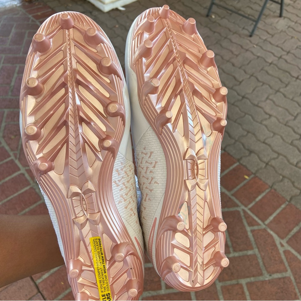 Under Armour Women's Highlight Mc Football Shoe White Pink Women’s Size 11 - Picture 2 of 6